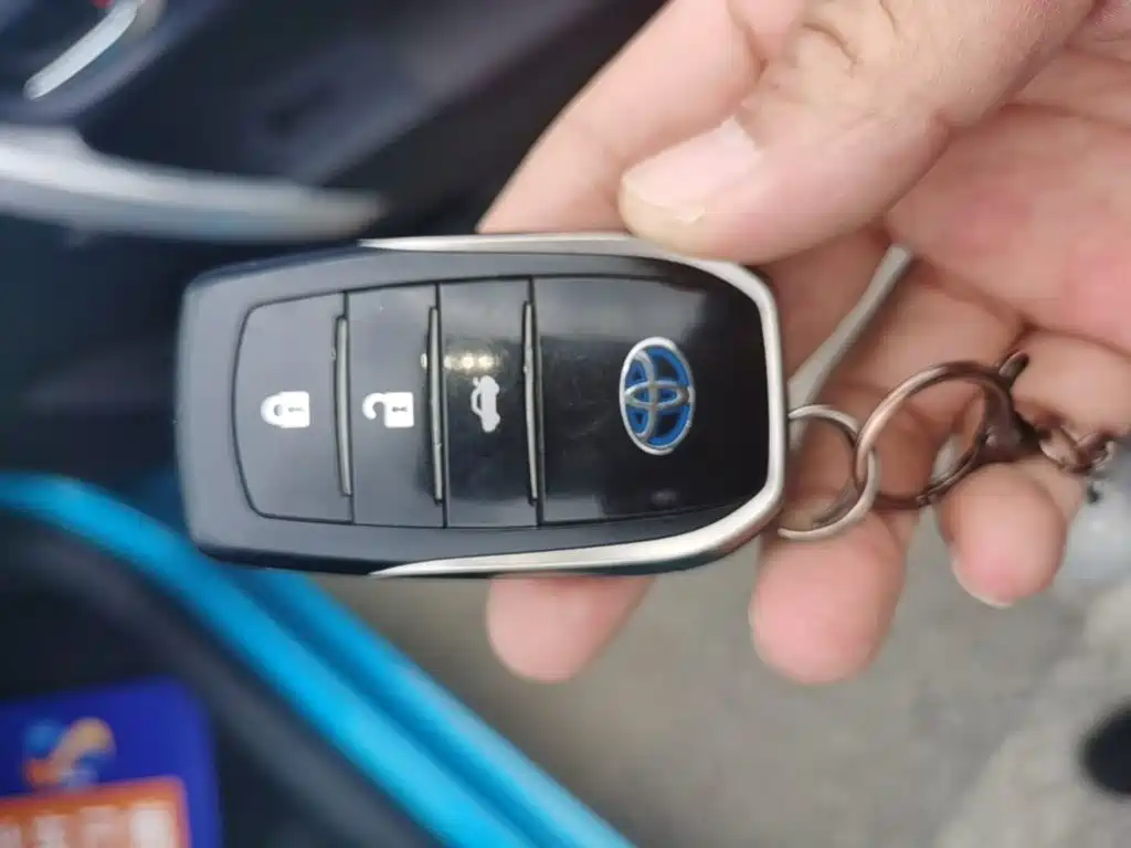 Toyota Corolla Hybrid — фото 9