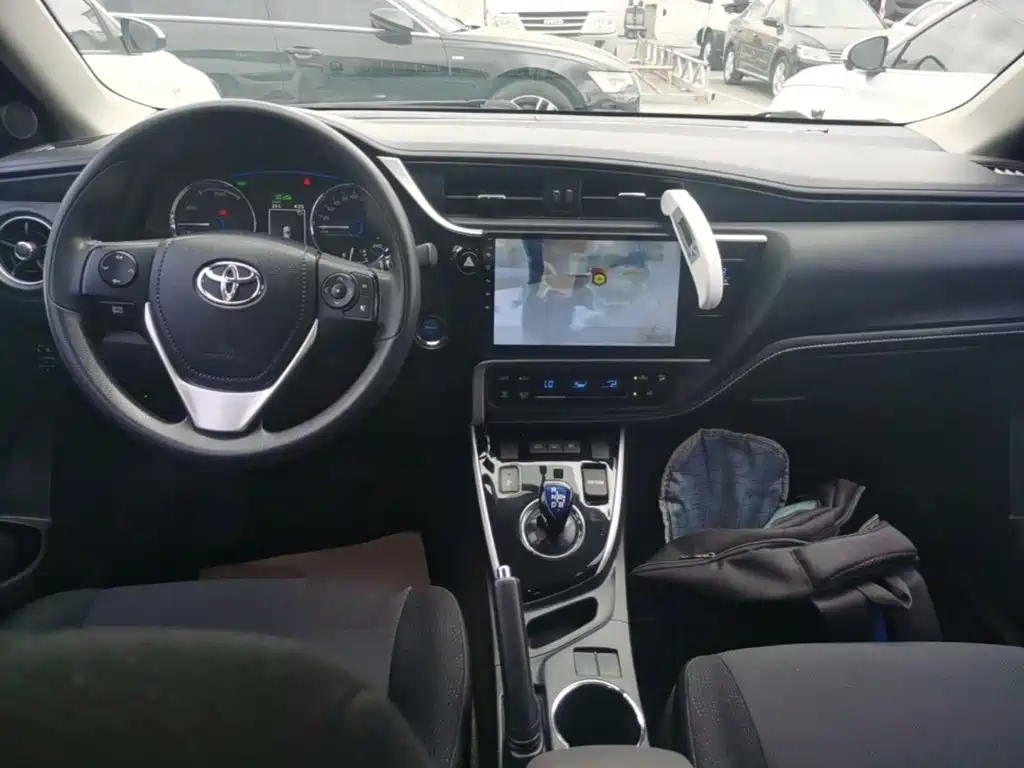 Toyota Corolla Hybrid — фото 10