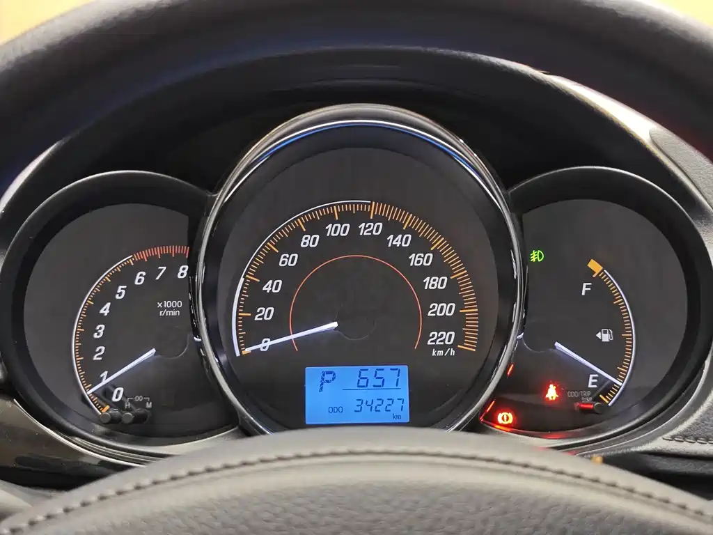 Toyota Yaris L — фото 33