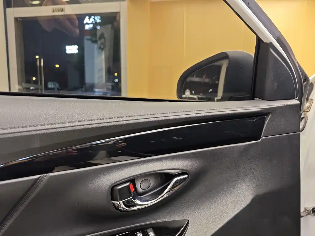 Toyota Yaris L — фото 8