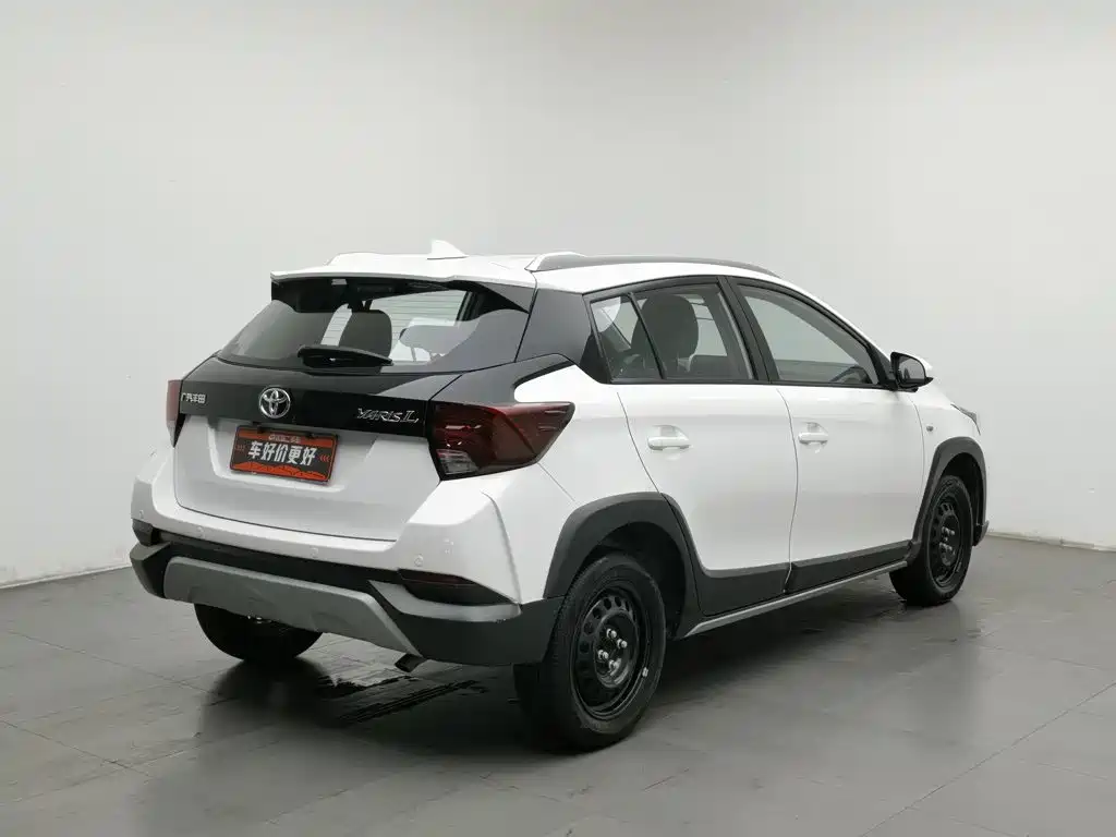 Toyota Yaris L — фото 2
