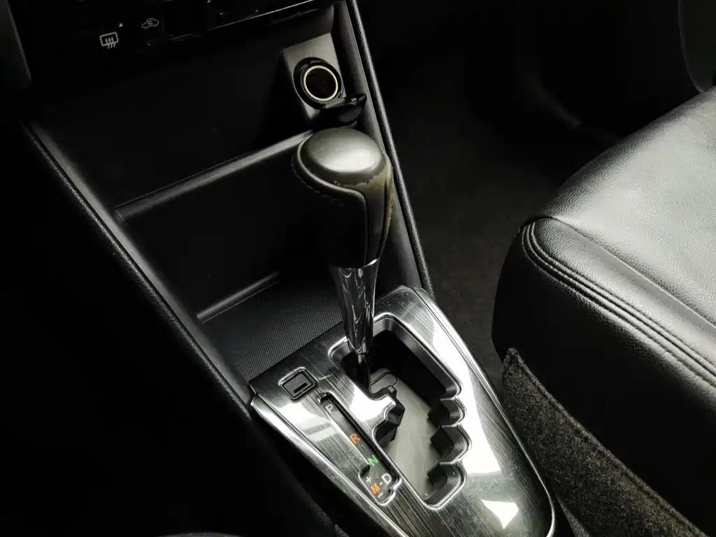 Toyota Yaris L — фото 13