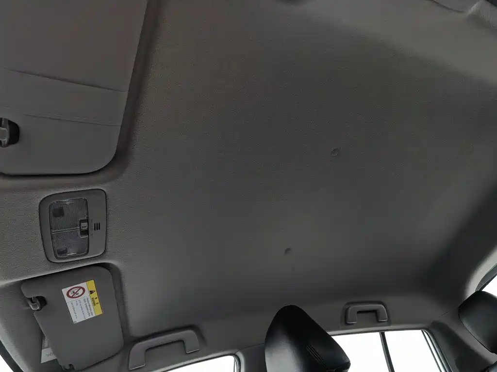 Toyota Yaris L — фото 14