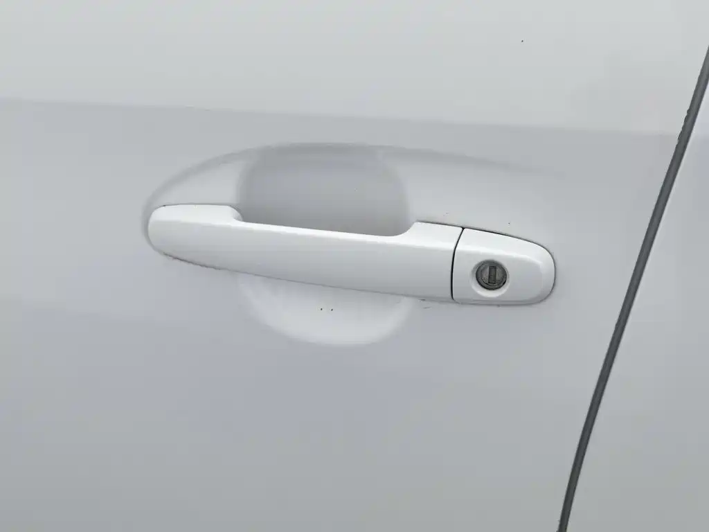 Toyota Yaris L — фото 18