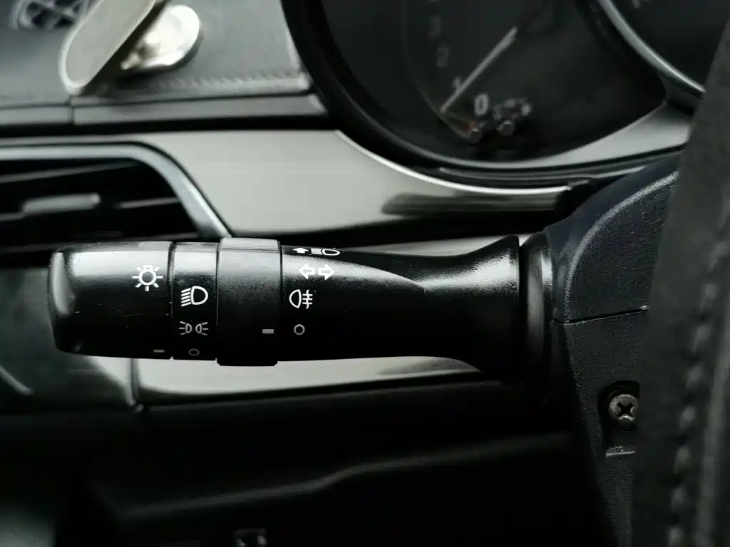 Toyota Yaris L — фото 21