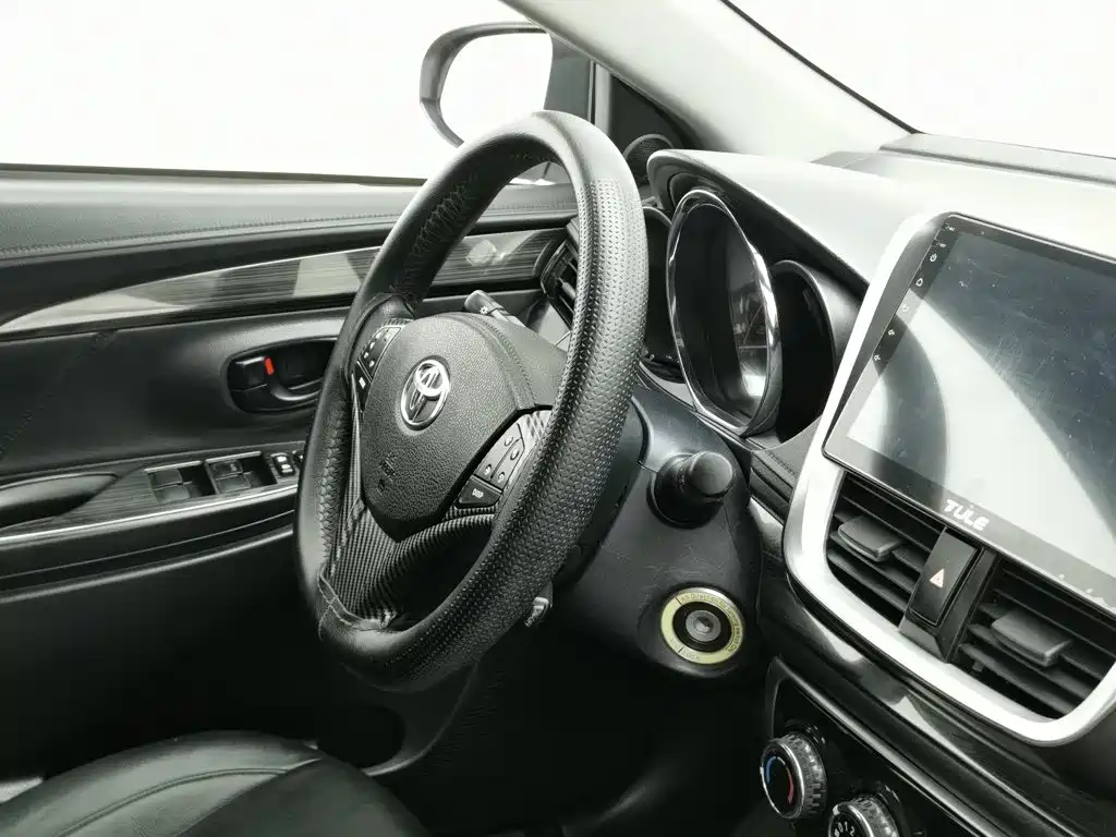 Toyota Yaris L — фото 22