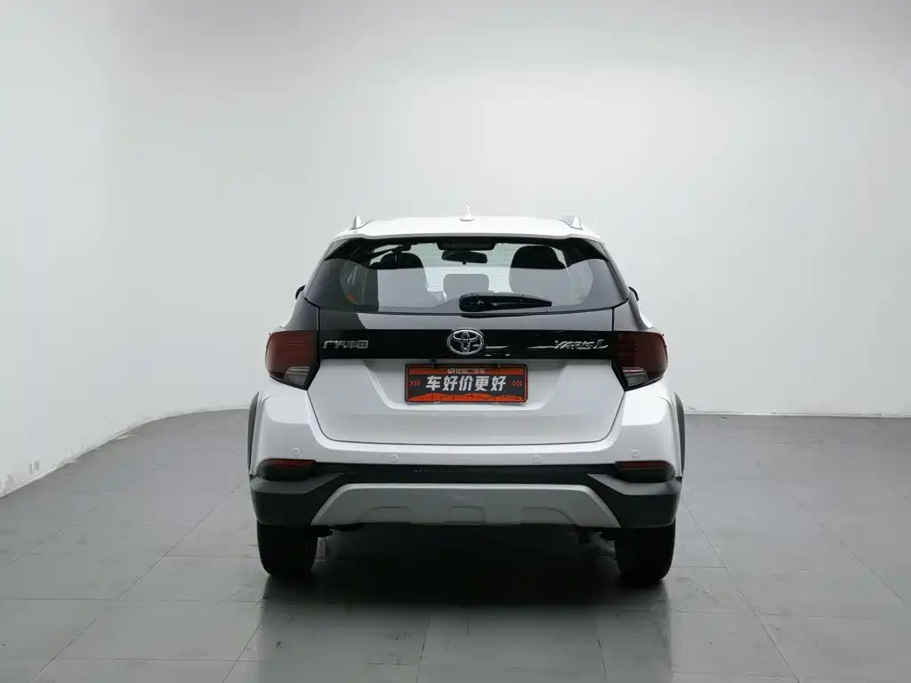 Toyota Yaris L — фото 4