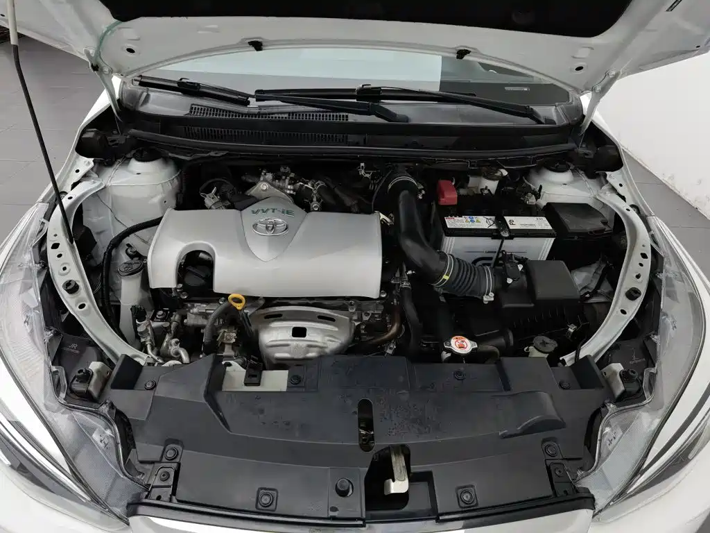 Toyota Yaris L — фото 6