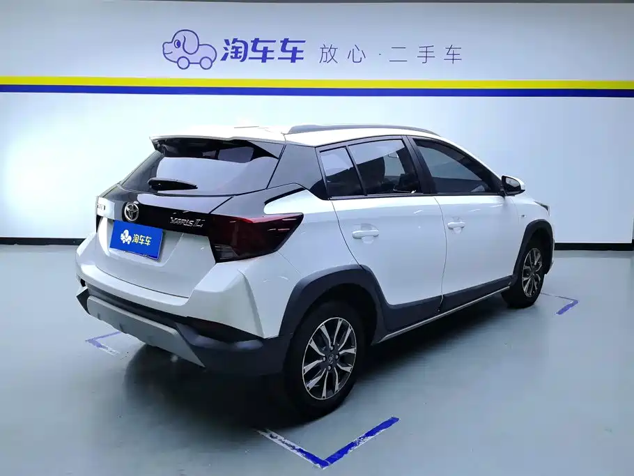 Toyota Yaris L — фото 3