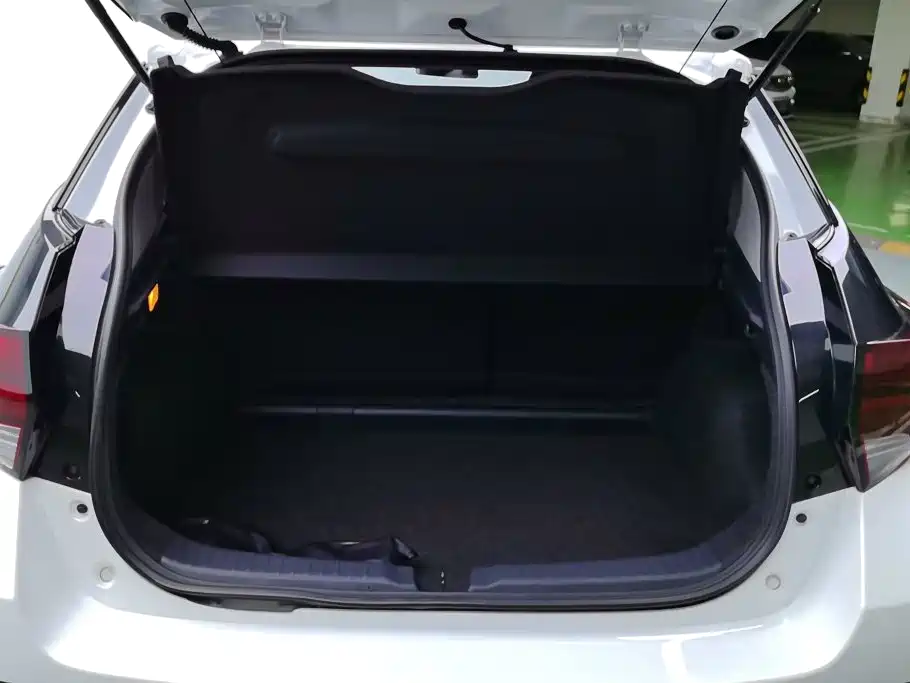 Toyota Yaris L — фото 4