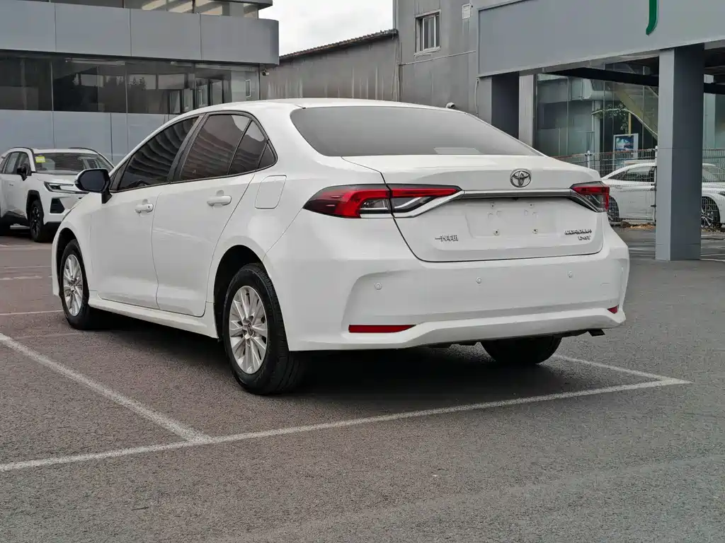 Toyota Corolla — фото 14