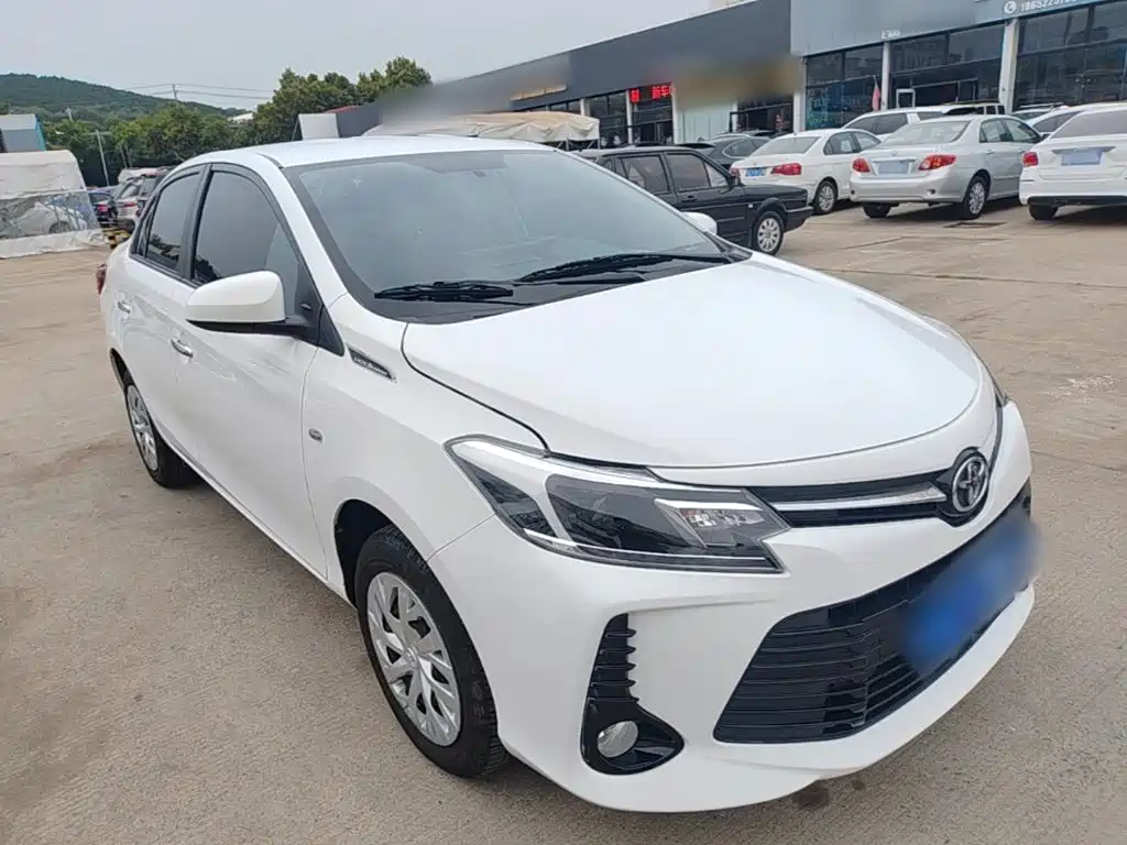 Toyota Vios — фото 4