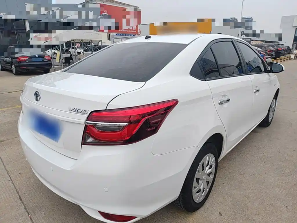 Toyota Vios — фото 7