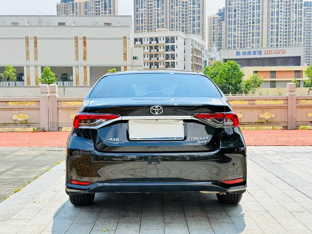Toyota Corolla — фото 8