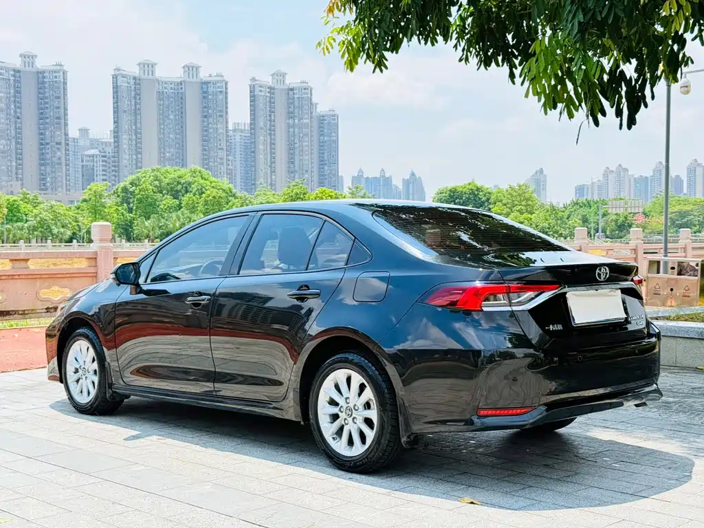 Toyota Corolla — фото 9