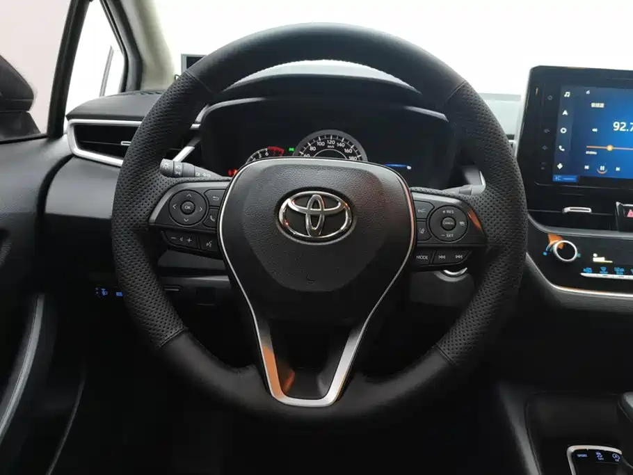 Toyota Corolla — фото 15