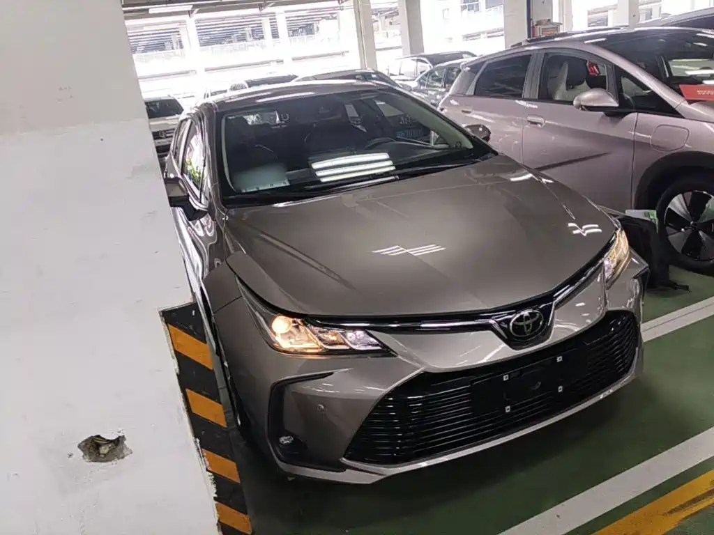 Toyota Corolla — фото 4