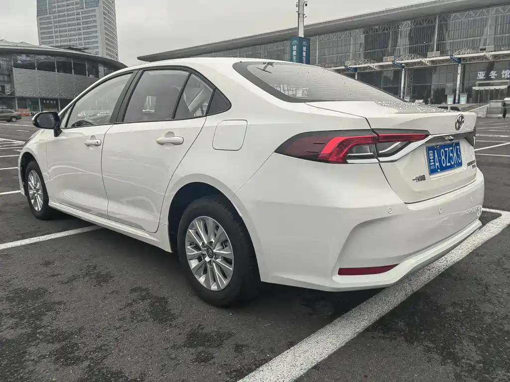 Toyota Corolla — фото 6