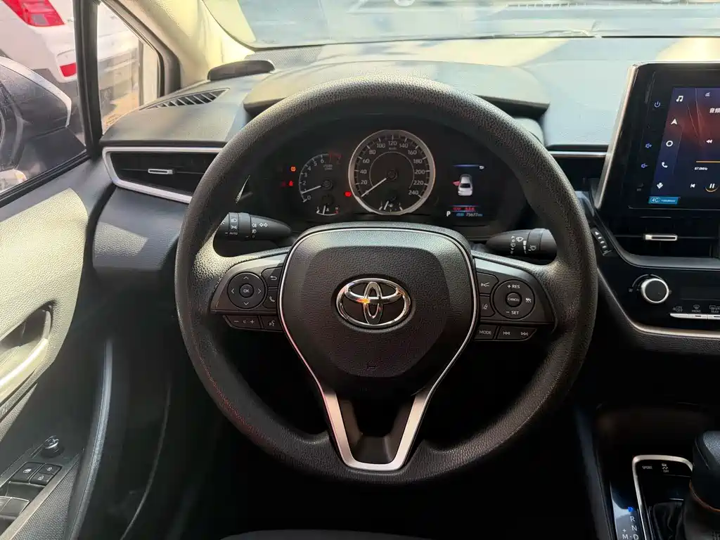Toyota Corolla — фото 10