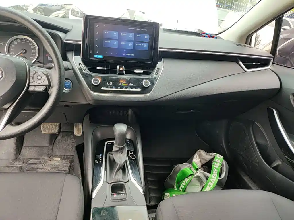 Toyota Corolla — фото 9