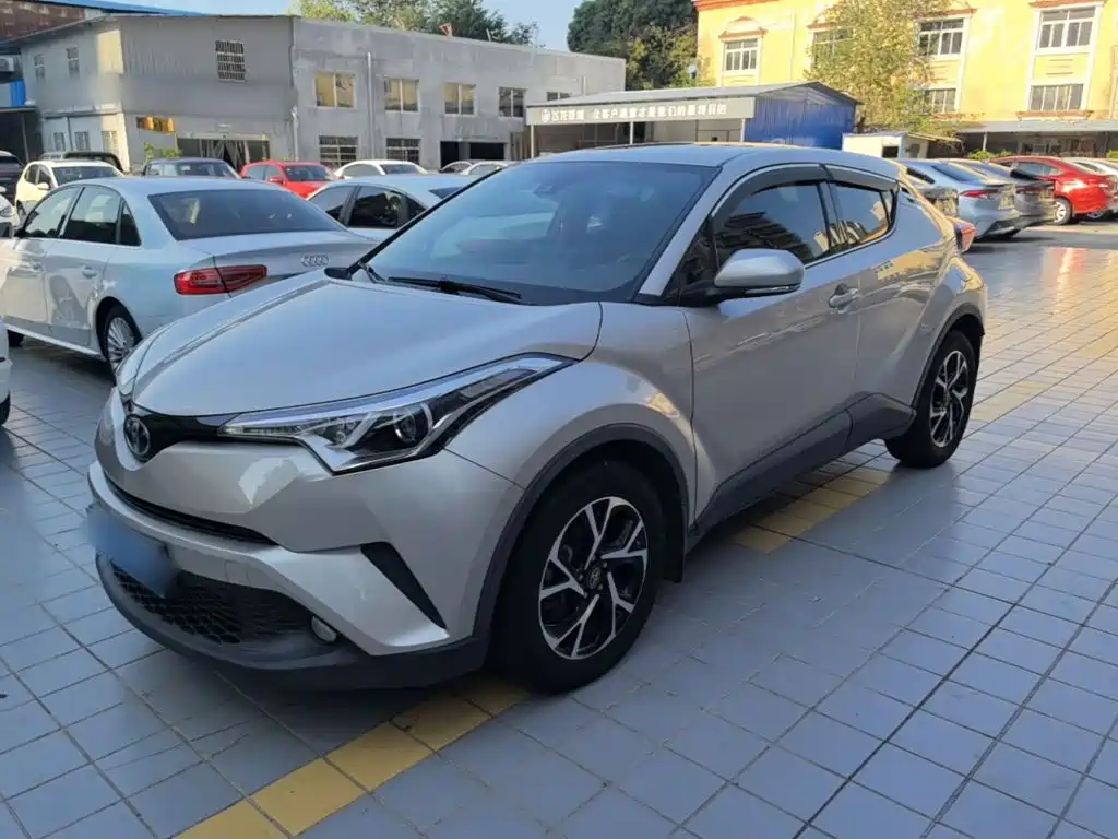 Toyota C-HR — фото 2