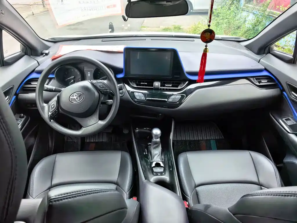 Toyota C-HR — фото 23