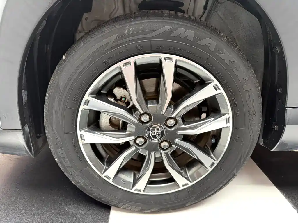 Toyota Yaris L — фото 11
