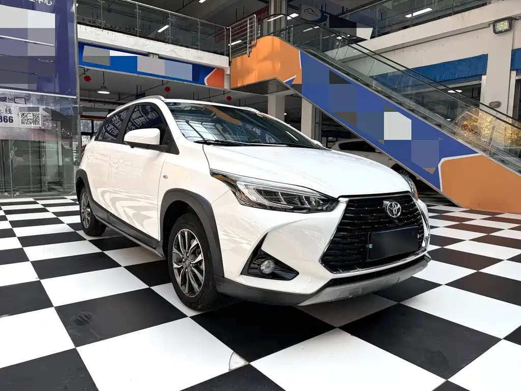 Toyota Yaris L — фото 3