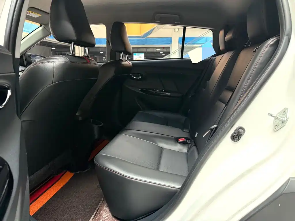 Toyota Yaris L — фото 4