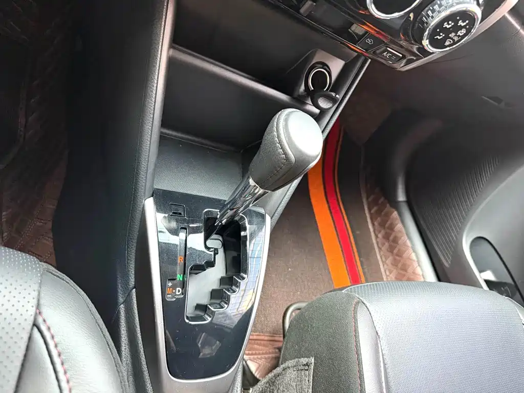Toyota Yaris L — фото 8