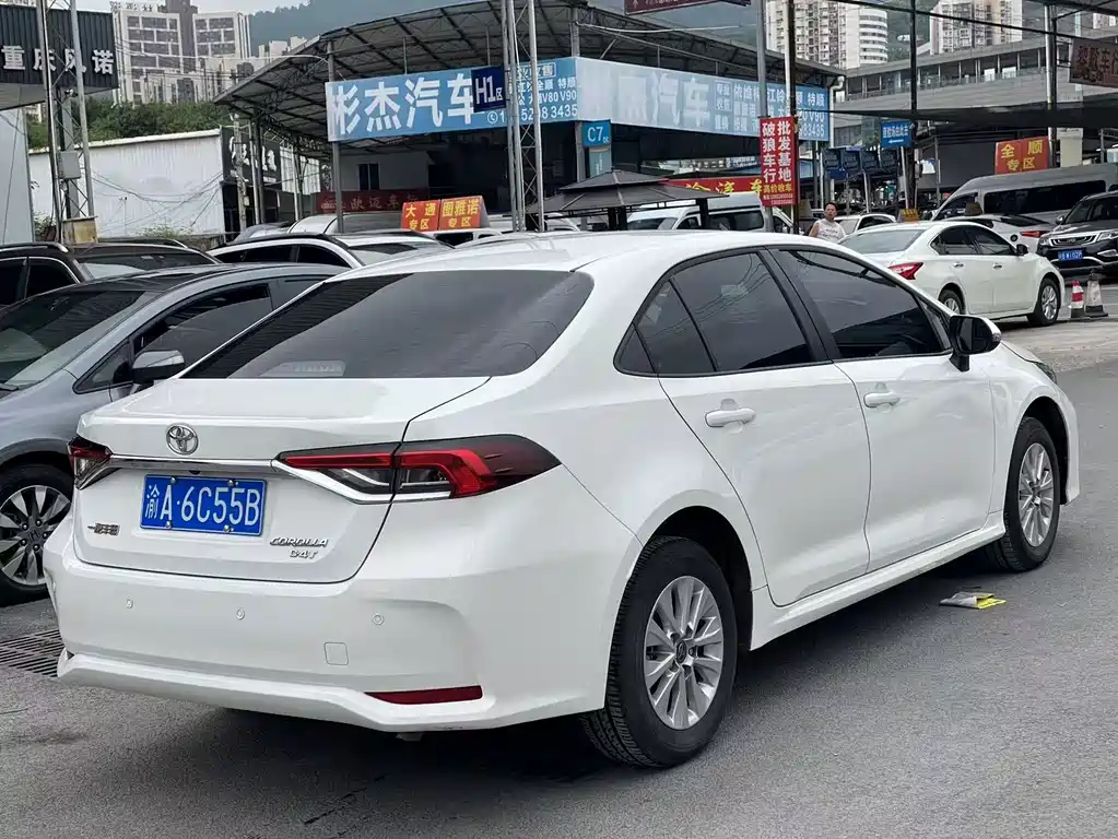 Toyota Corolla — фото 5
