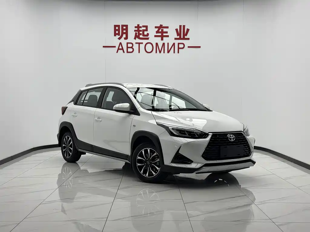 Toyota Yaris L — фото 2