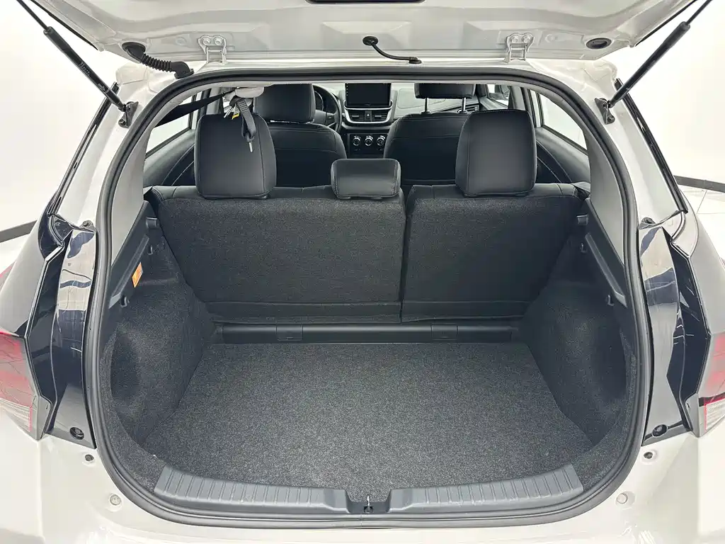 Toyota Yaris L — фото 15