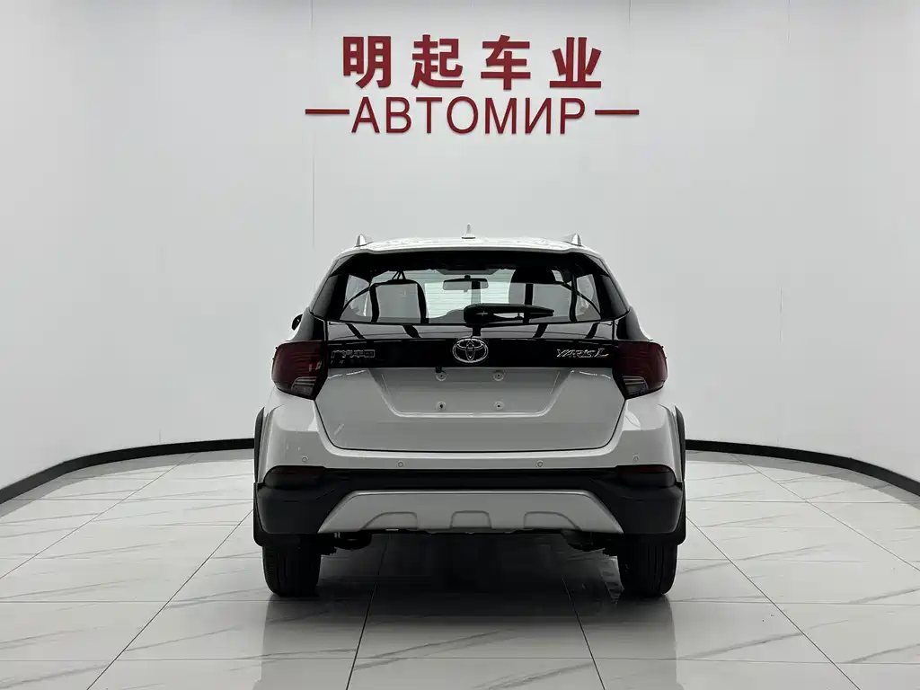 Toyota Yaris L — фото 9
