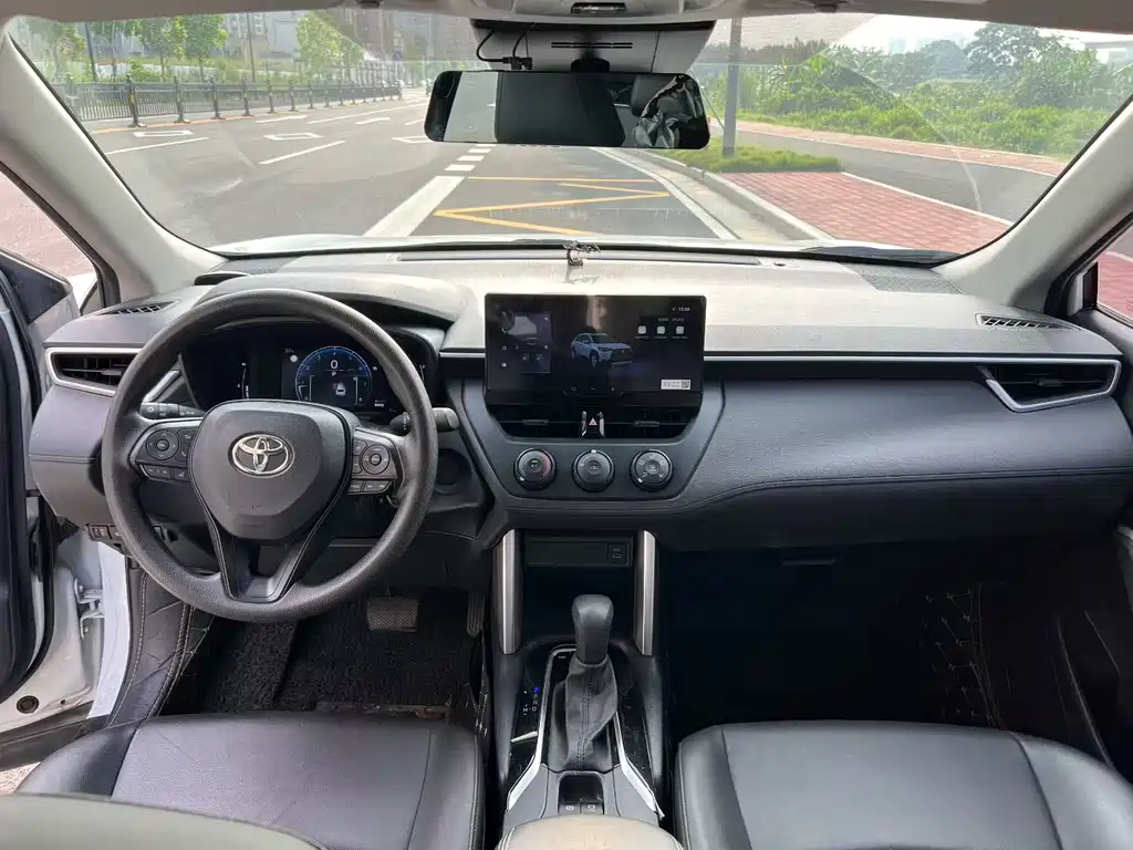 Toyota Corolla Cross — фото 7