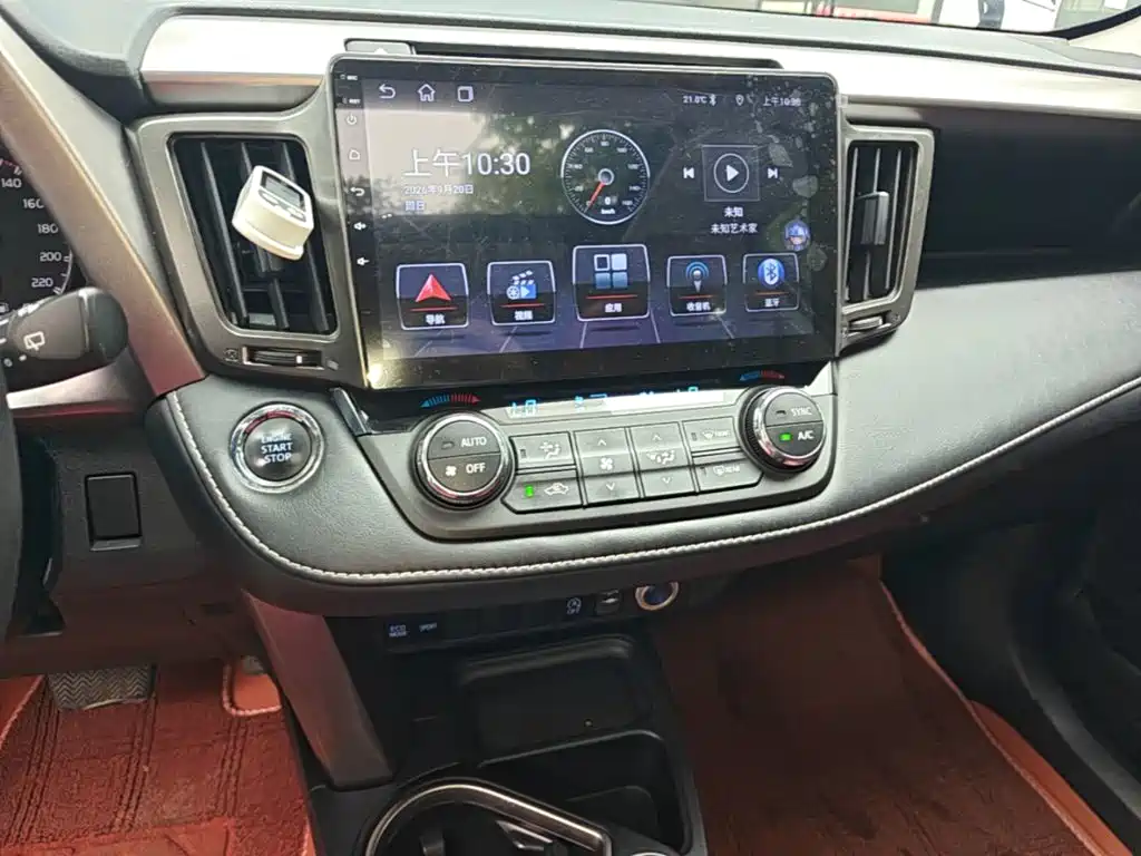Toyota RAV4 — фото 13
