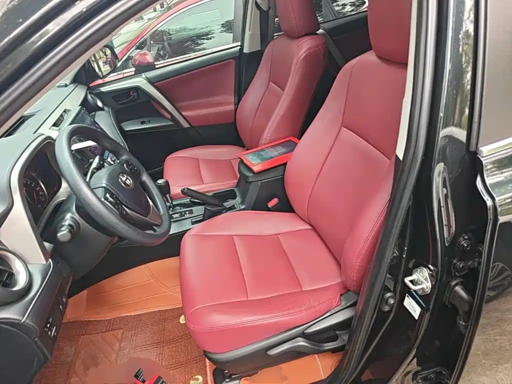 Toyota RAV4 — фото 15