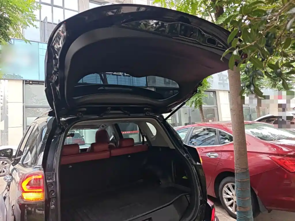 Toyota RAV4 — фото 19