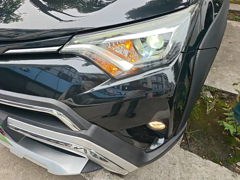Toyota RAV4 — фото 24
