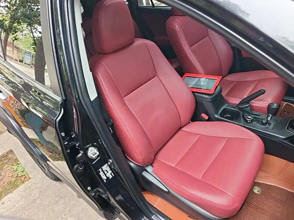 Toyota RAV4 — фото 25