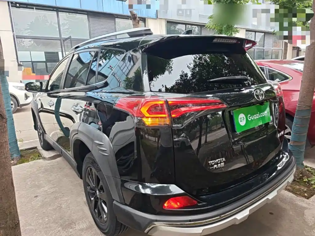 Toyota RAV4 — фото 5