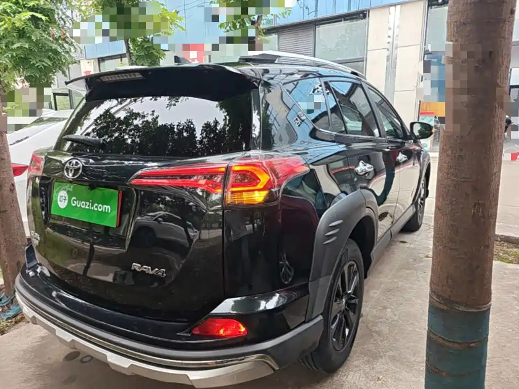 Toyota RAV4 — фото 7