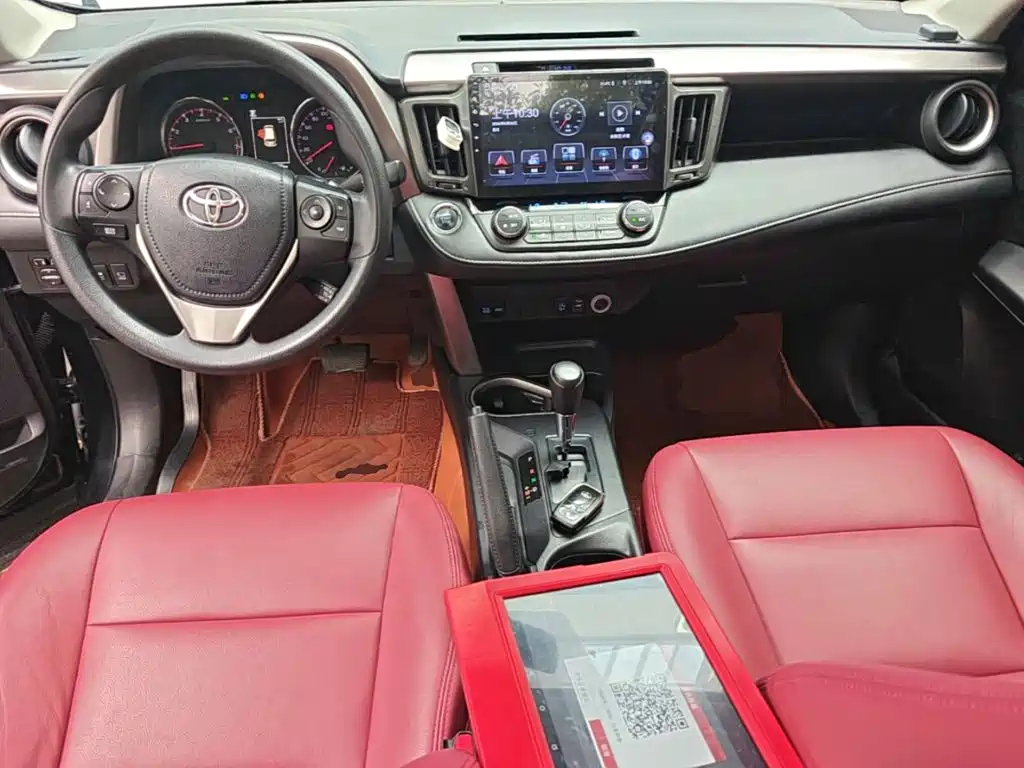 Toyota RAV4 — фото 10