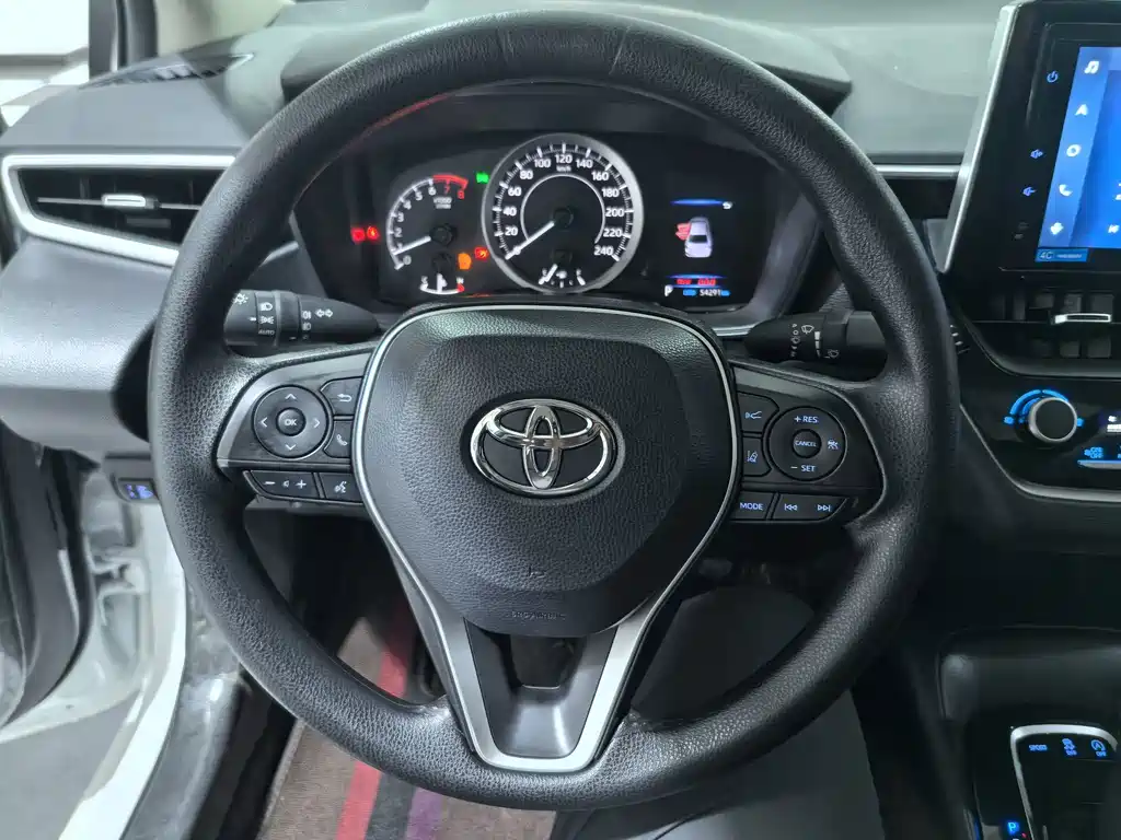Toyota Corolla — фото 13