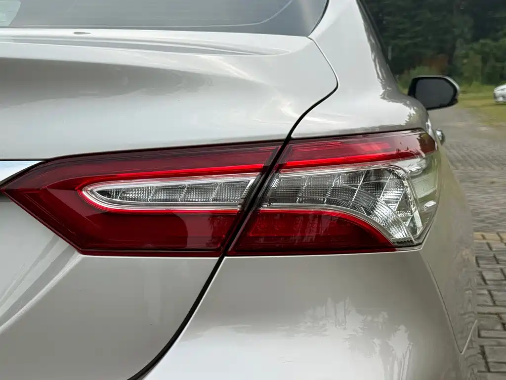 Toyota Camry — фото 13