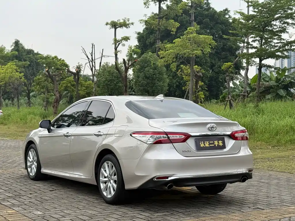 Toyota Camry — фото 17