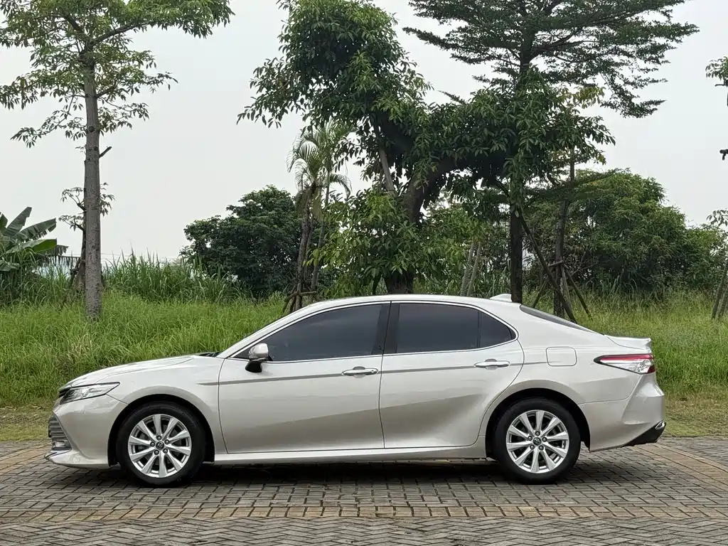 Toyota Camry — фото 18