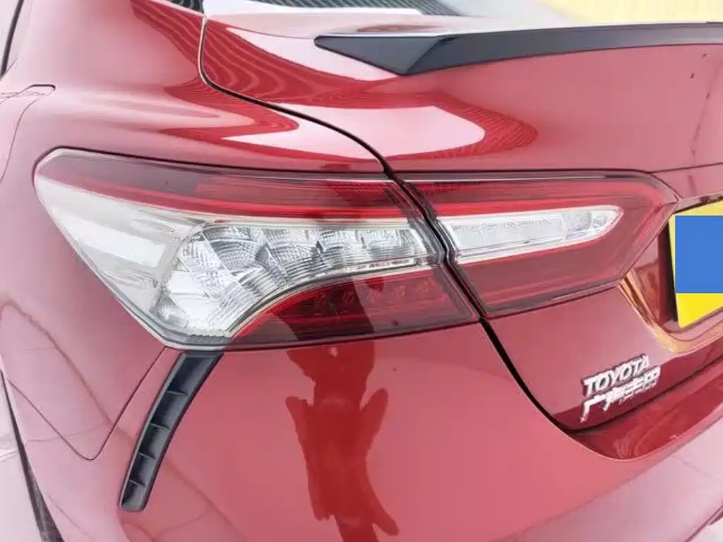 Toyota Camry — фото 18