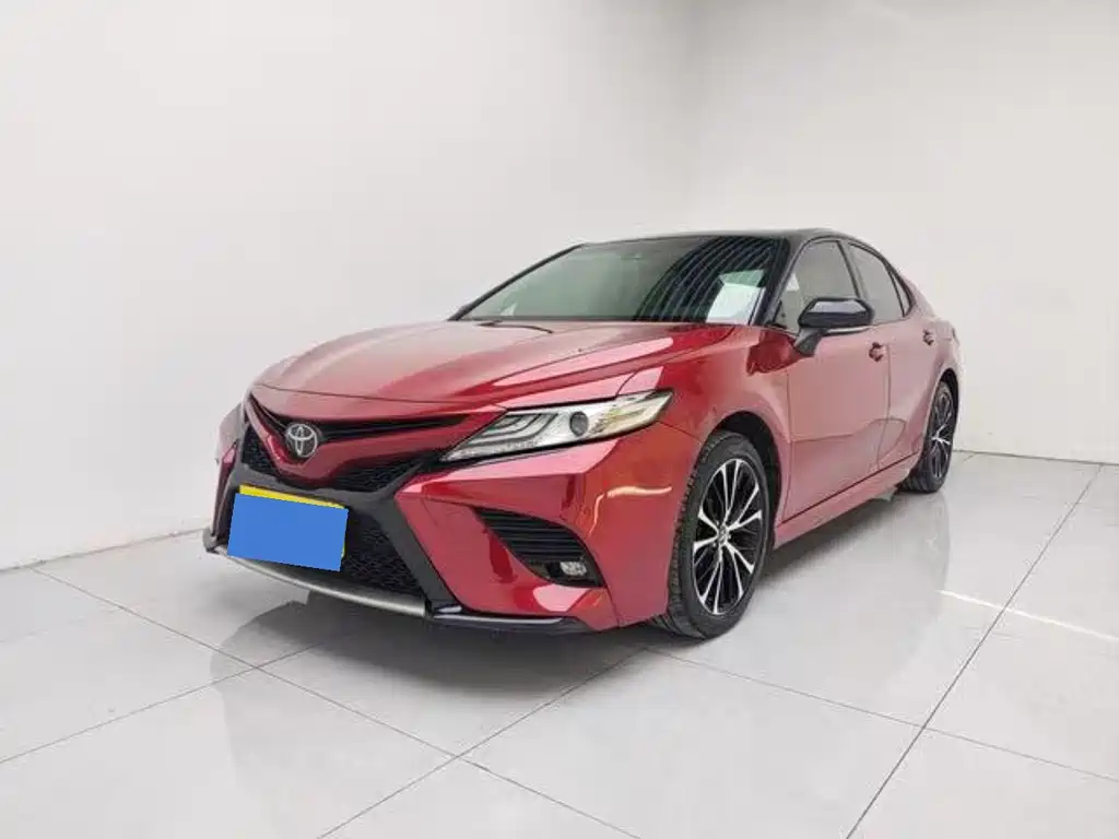 Toyota Camry — фото 4