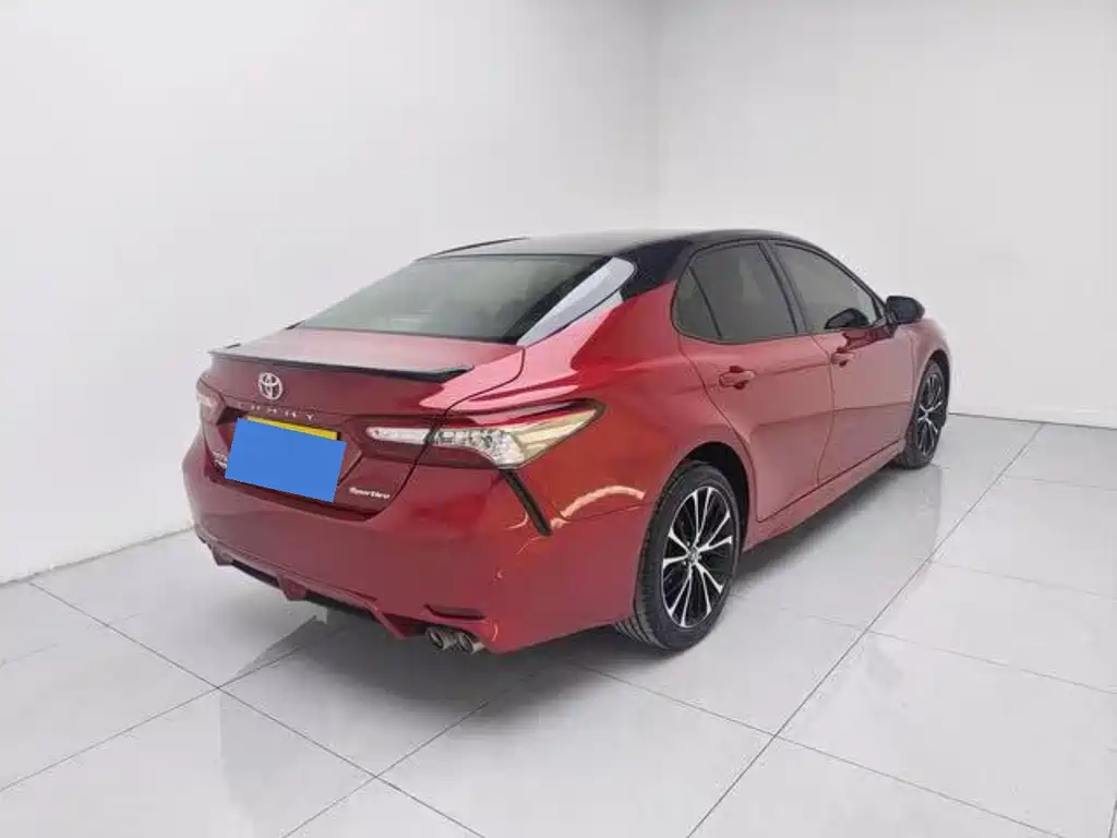 Toyota Camry — фото 8